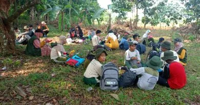 Gembira belajar di rumah, gembira belajar di sekolah dan gembira belajar bersama alam. Gembira belajar di rumah, gembira belajar di sekolah dan gembira belajar bersama alam.